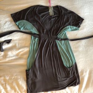 Cinnamon Girl empire waist dress w/pockets. Small